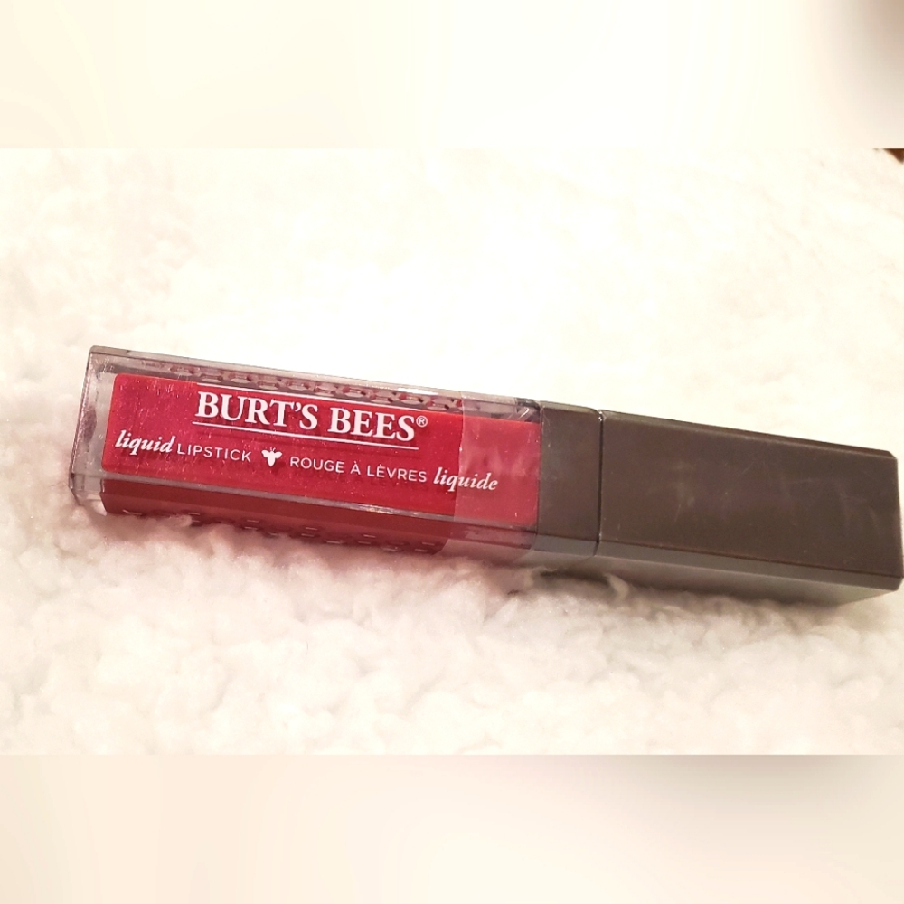 💋 New sealed in package  Burts Bees Liquid Lipstick Rhubard Rapids